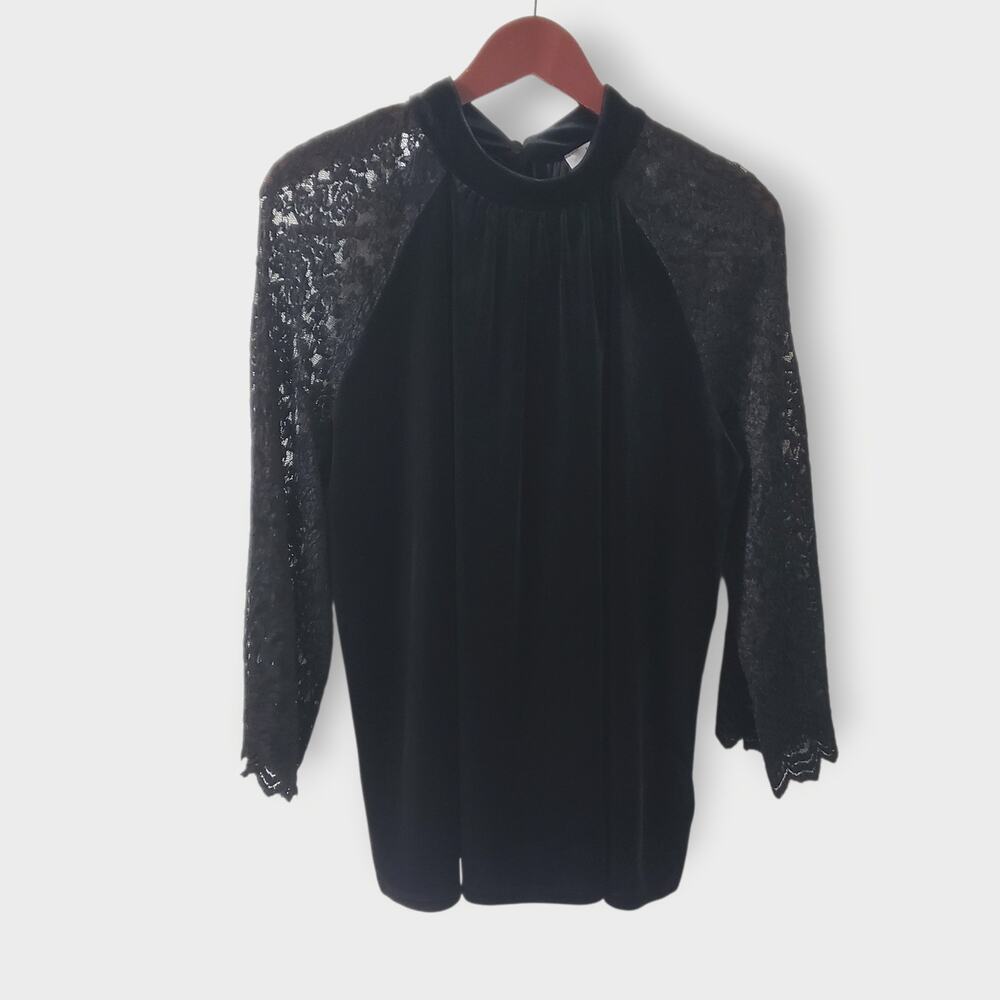 Ruff Hewn Grey Velvet Lace Sleeve Mockneck Top
Black‎ Sz Lg Witchy Whimsigoth